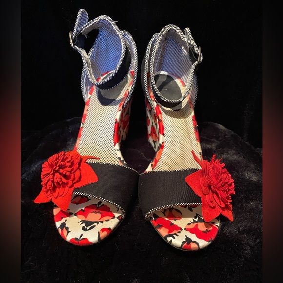 Ruby Shoo Floral Wedges, size 10 - Picture 3 of 6